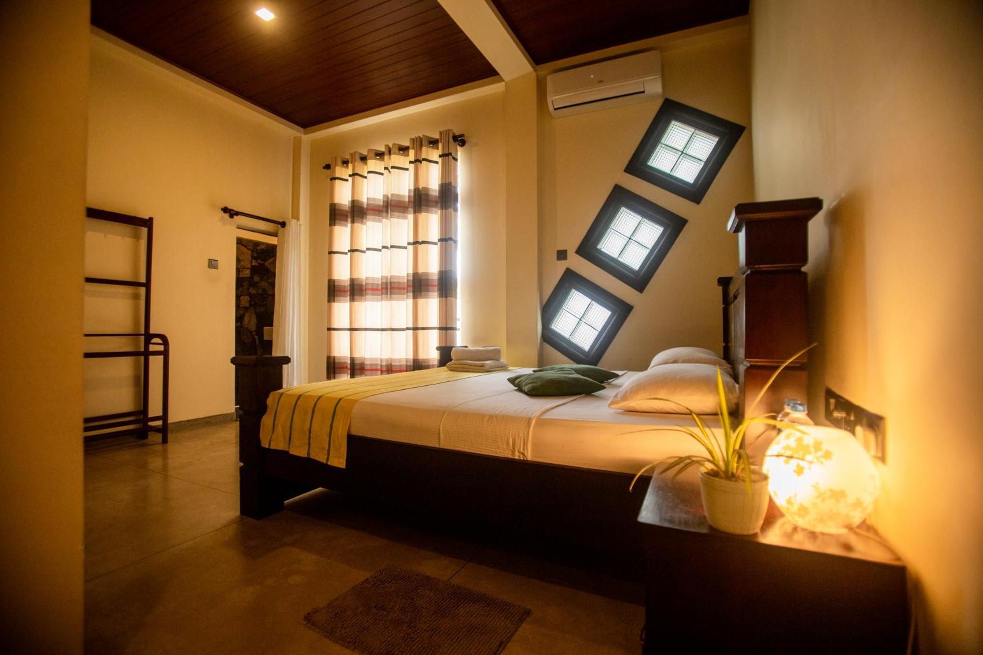 Evergreen Hotel דמבולה מראה חיצוני תמונה