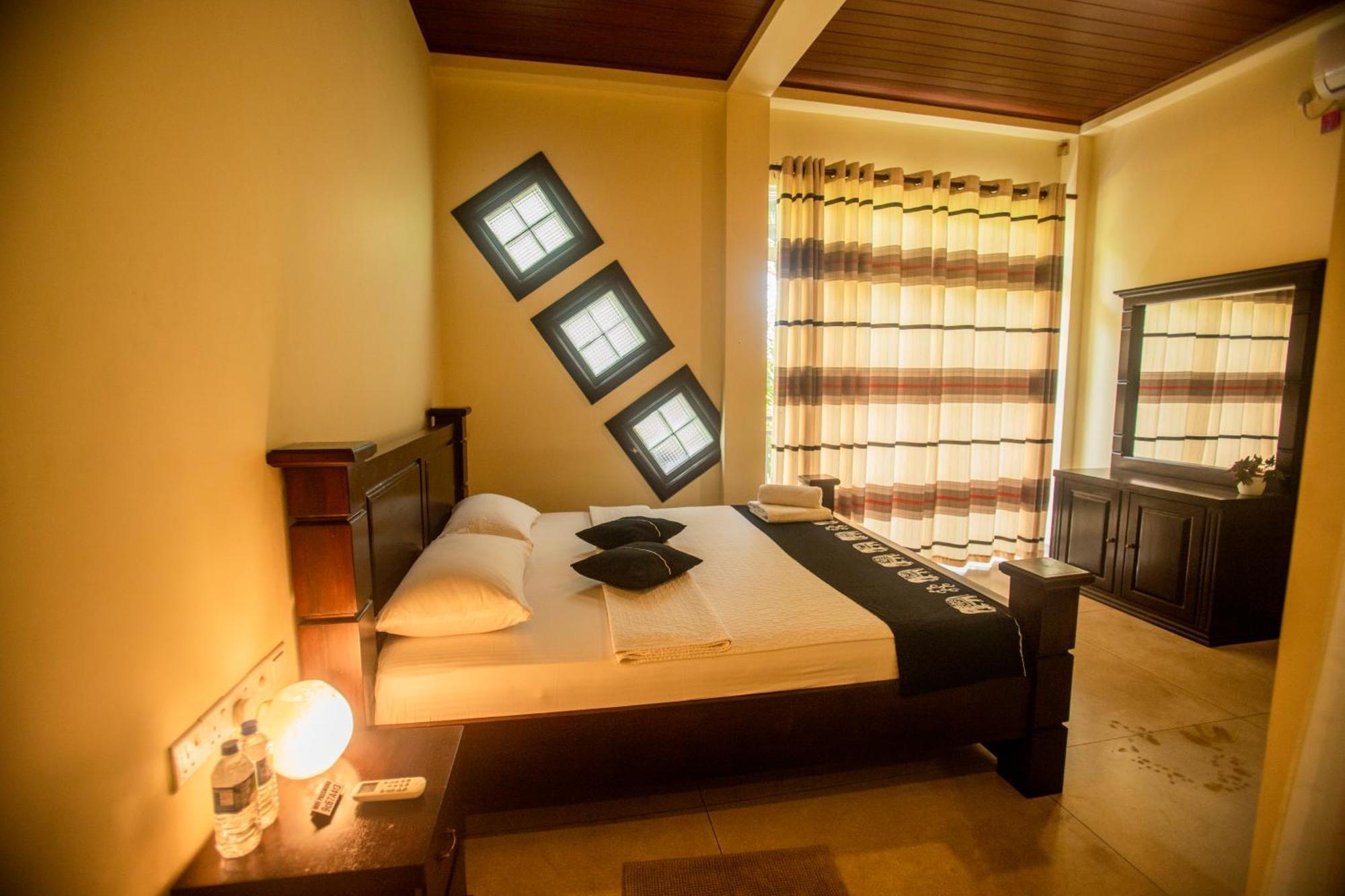 Evergreen Hotel דמבולה מראה חיצוני תמונה
