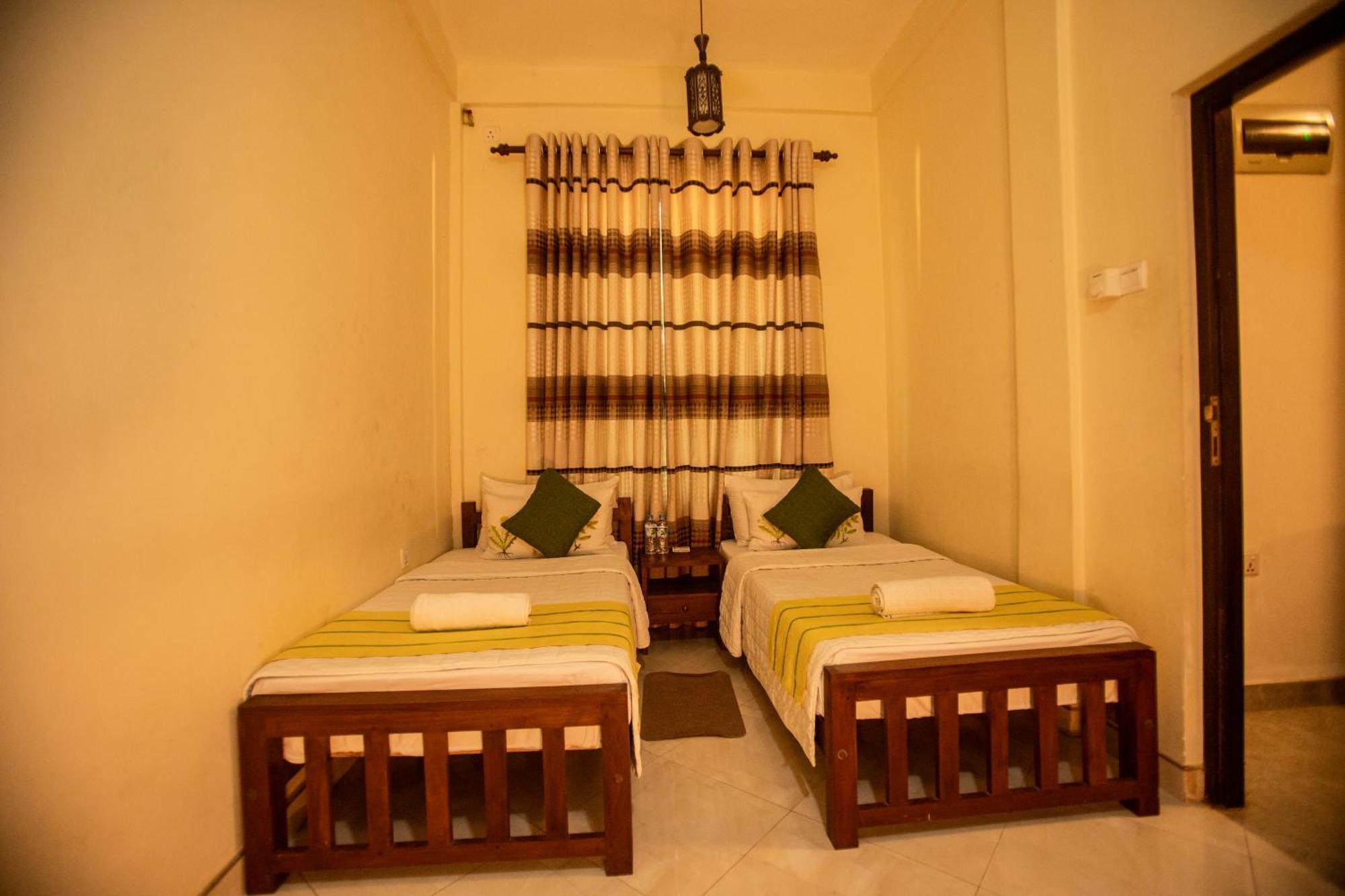 Evergreen Hotel דמבולה מראה חיצוני תמונה
