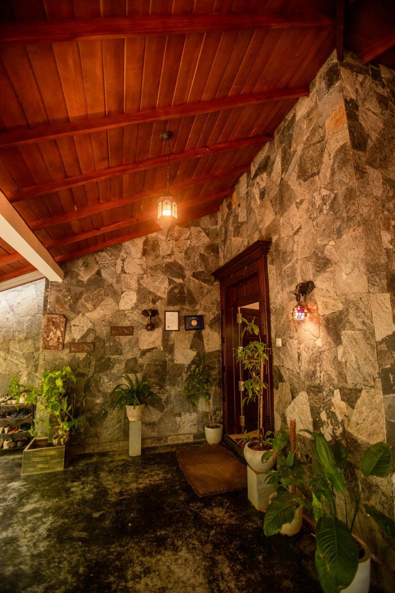 Evergreen Hotel דמבולה מראה חיצוני תמונה